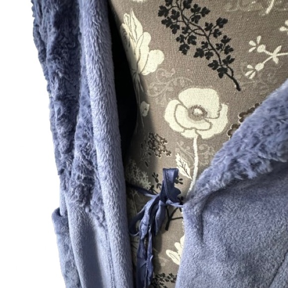 NWT Carole Hochman Women's L Blue Plush Faux Fur Sleeved Belted Midi Wrap Robe - Picture 6 of 13